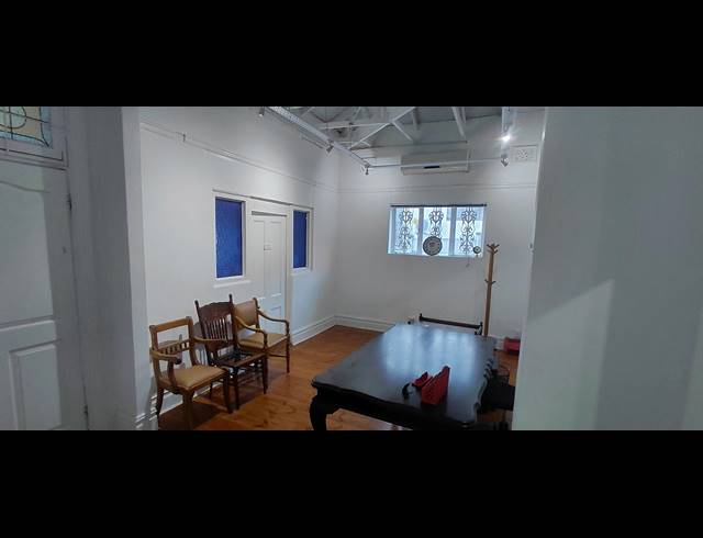 100M² OFFICE TO LET IN OVERPORT